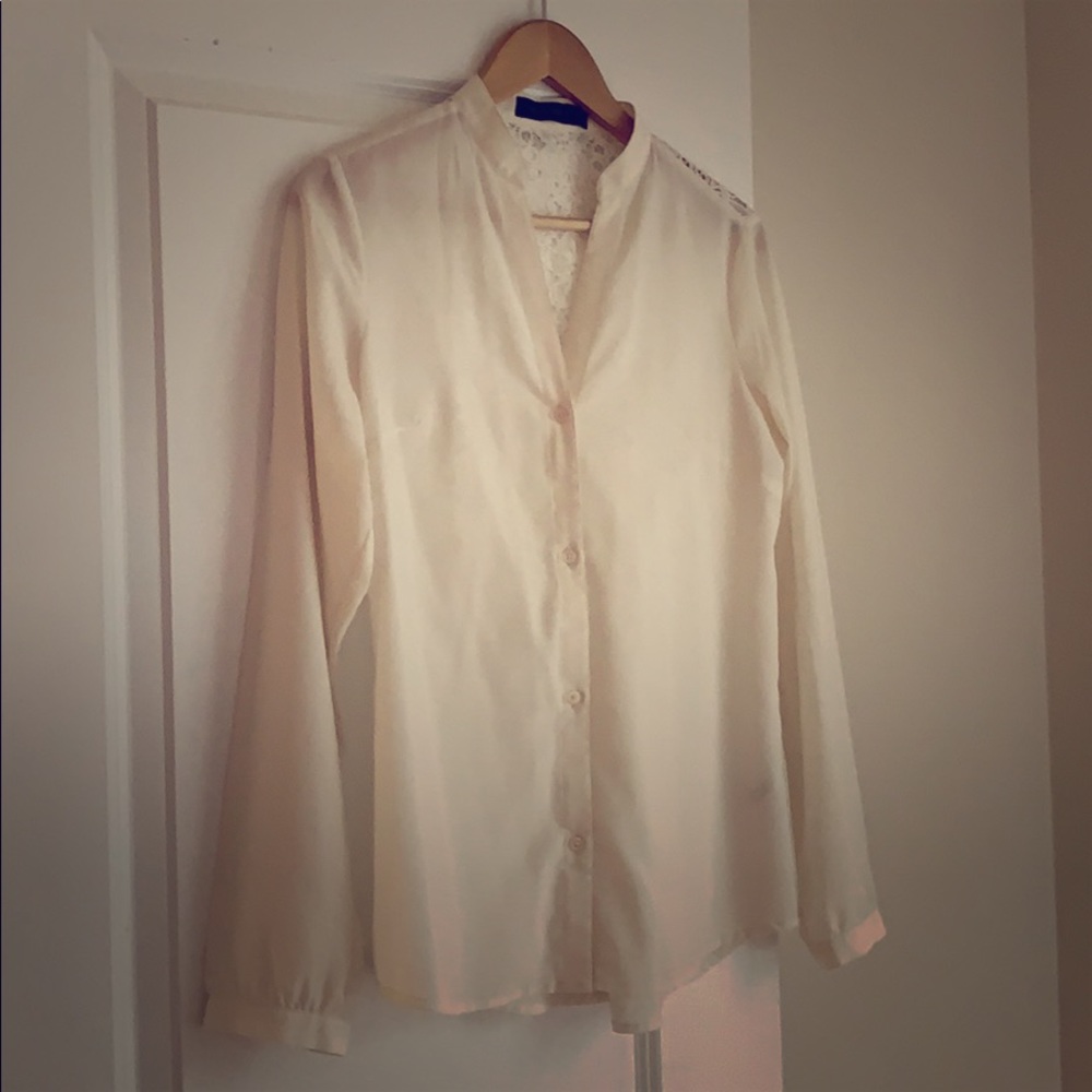 Ivory blouse w/ lace detail